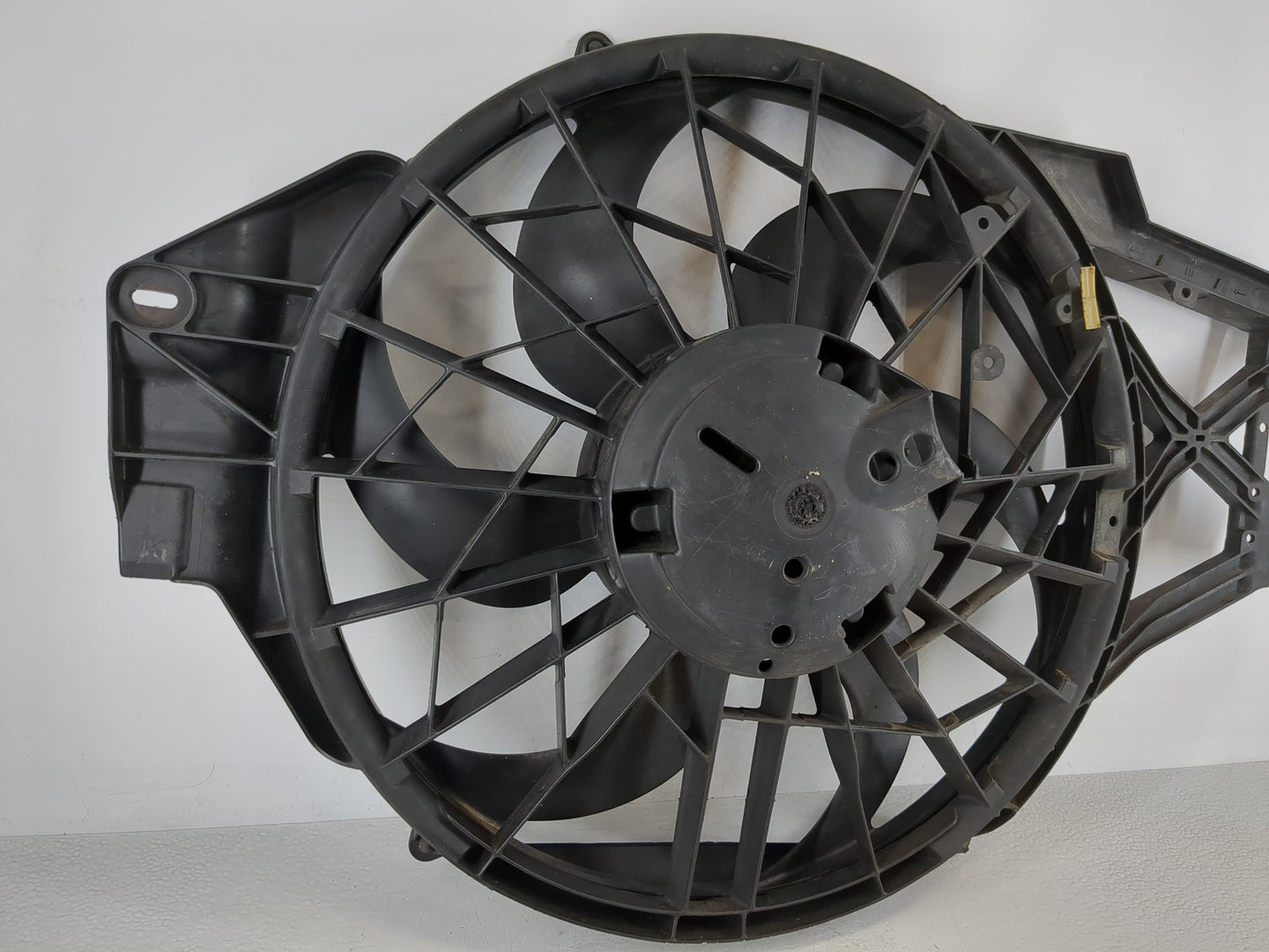 2001-2004 Ford Mustang Electric Radiator Cooling Fan Motor Assembly P/N:XR3H-8146-AA YU5A-8653-AA Fits Fits 2001 2002 2003 2