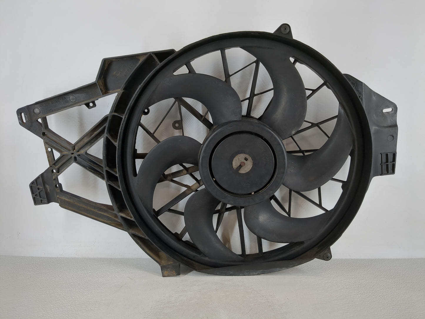 2001-2004 Ford Mustang Electric Radiator Cooling Fan Motor Assembly P/N:XR3H-8146-AA YU5A-8653-AA Fits Fits 2001 2002 2003 2