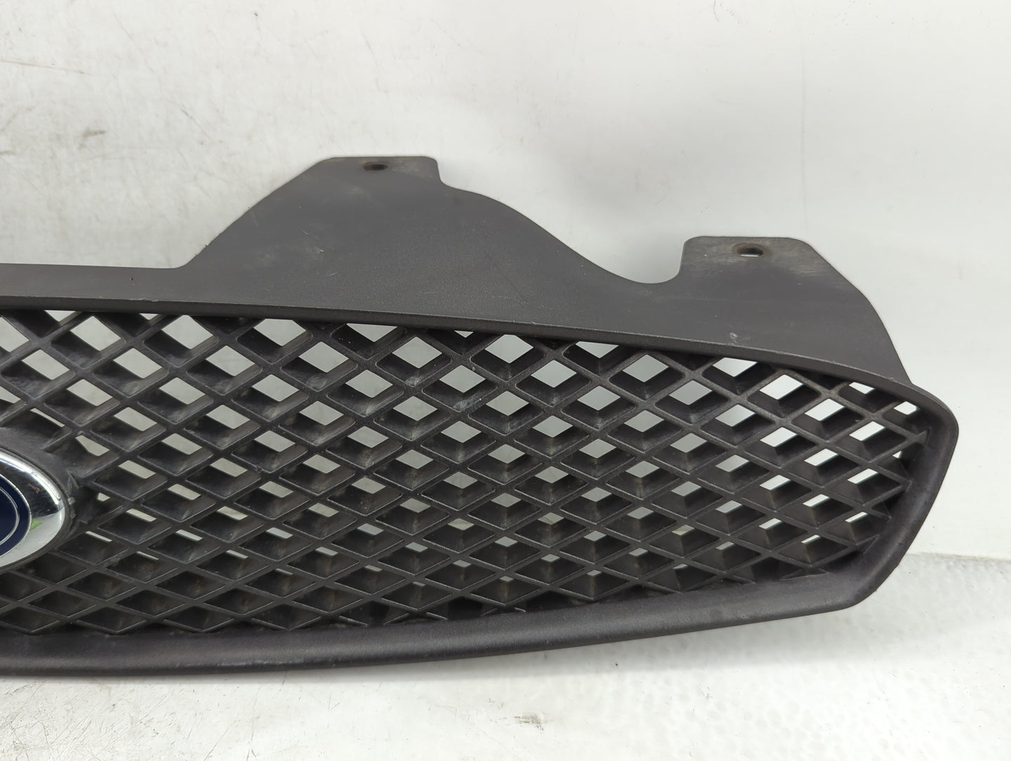 2004-2007 Ford Taurus Front Grille Bumper Not Included - Oemusedautoparts1.com