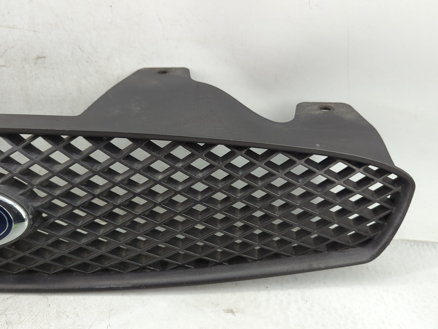 2004-2007 Ford Taurus Front Grille Bumper Not Included - Oemusedautoparts1.com