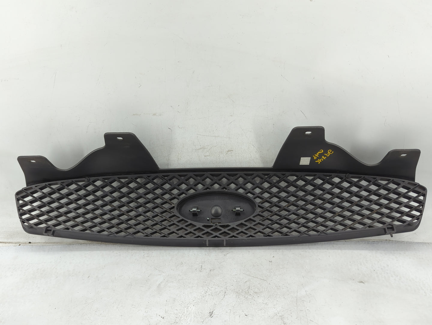2004-2007 Ford Taurus Front Grille Bumper Not Included - Oemusedautoparts1.com