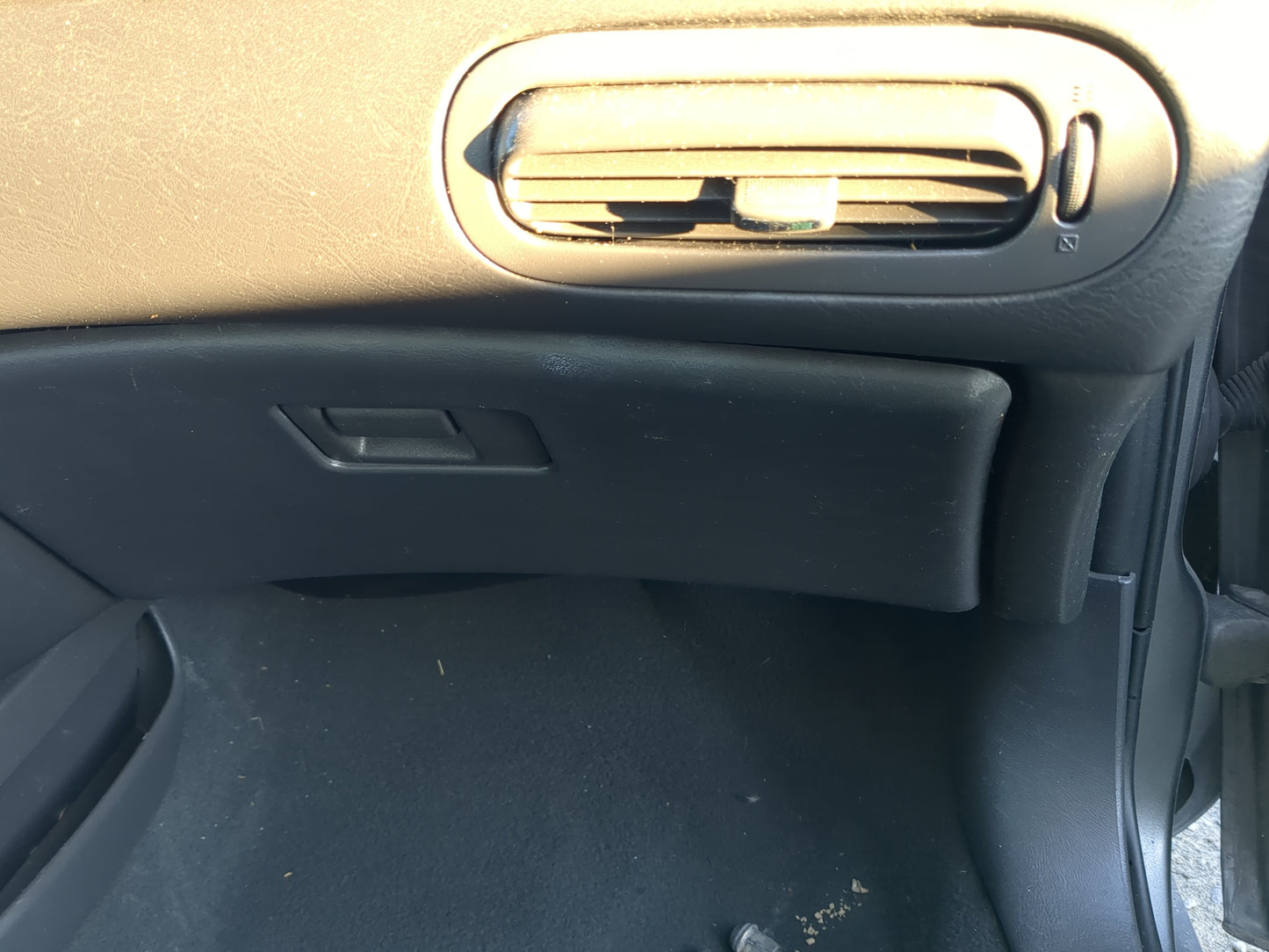 2004 Ford Taurus Passenger Glove Box Door Storage Compartment - Oemusedautoparts1.com