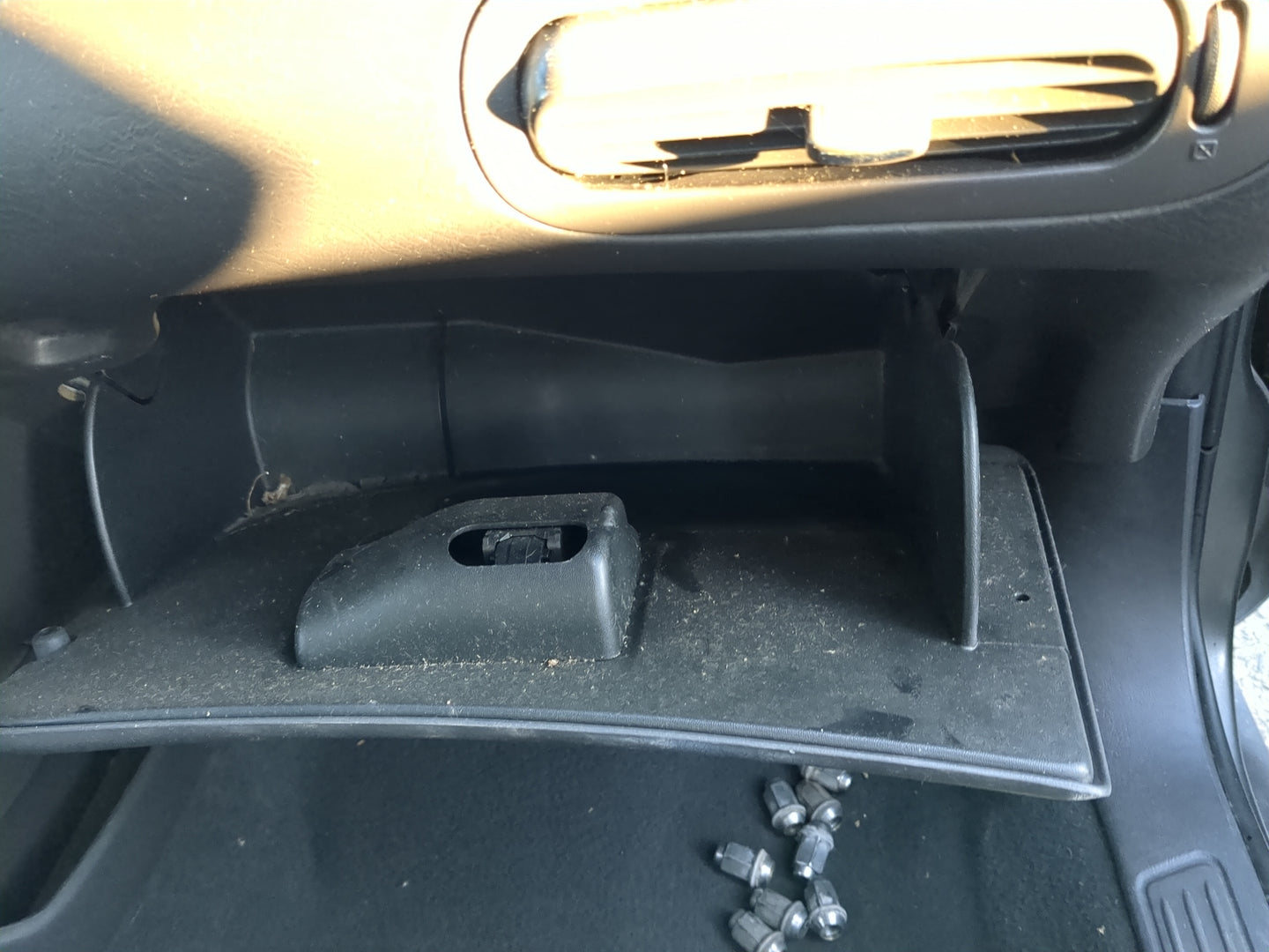 2004 Ford Taurus Passenger Glove Box Door Storage Compartment - Oemusedautoparts1.com