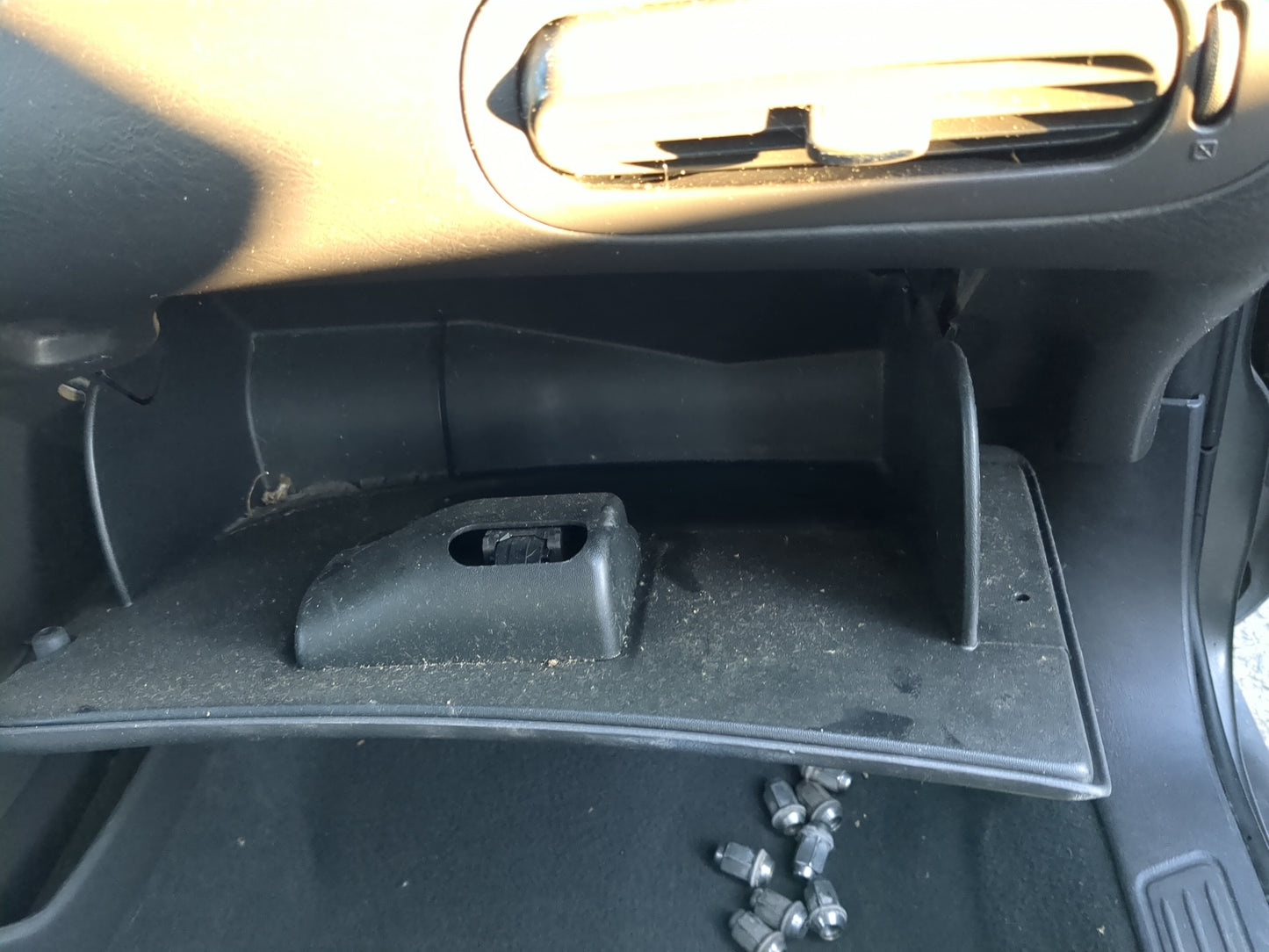 2004 Ford Taurus Passenger Glove Box Door Storage Compartment - Oemusedautoparts1.com