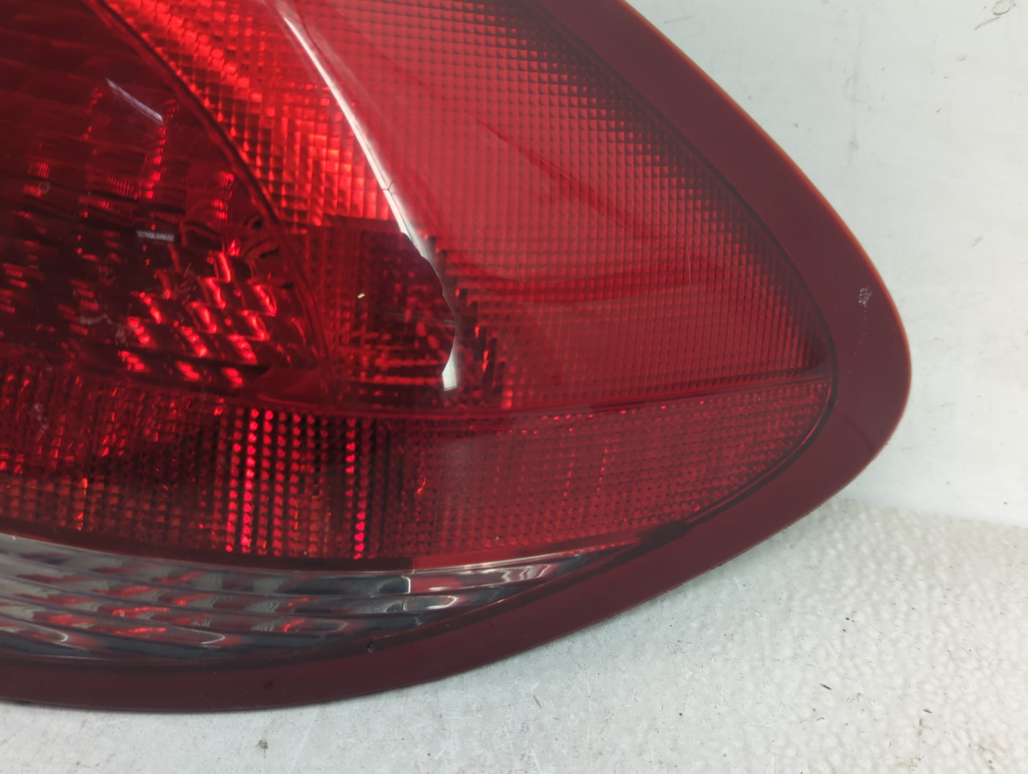 2004-2007 Ford Taurus Tail Light Assembly Passenger Right OEM Fits Fits 2004 2005 2006 2007 OEM Used Auto Parts - Oemusedaut