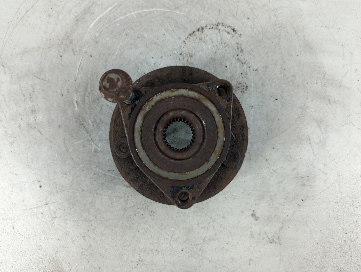 2004 Ford Taurus HUB - Oemusedautoparts1.com