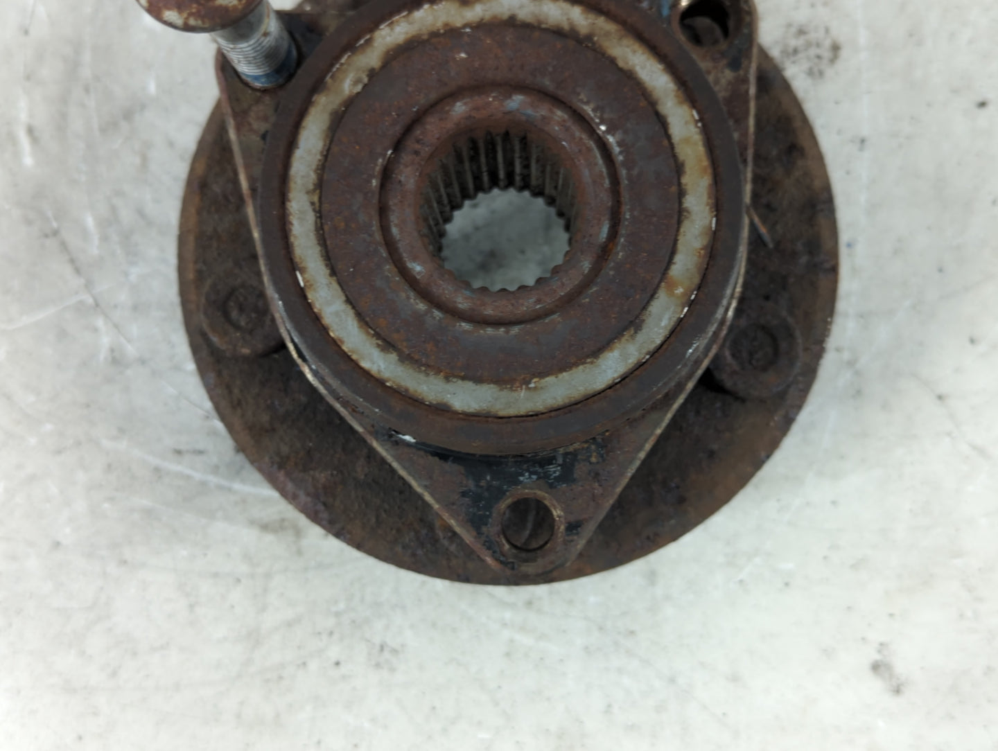 2004 Ford Taurus HUB - Oemusedautoparts1.com