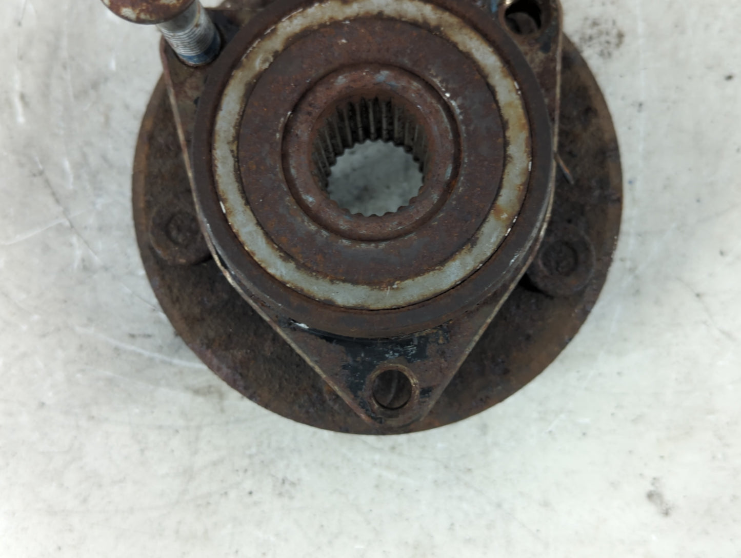 2004 Ford Taurus HUB - Oemusedautoparts1.com