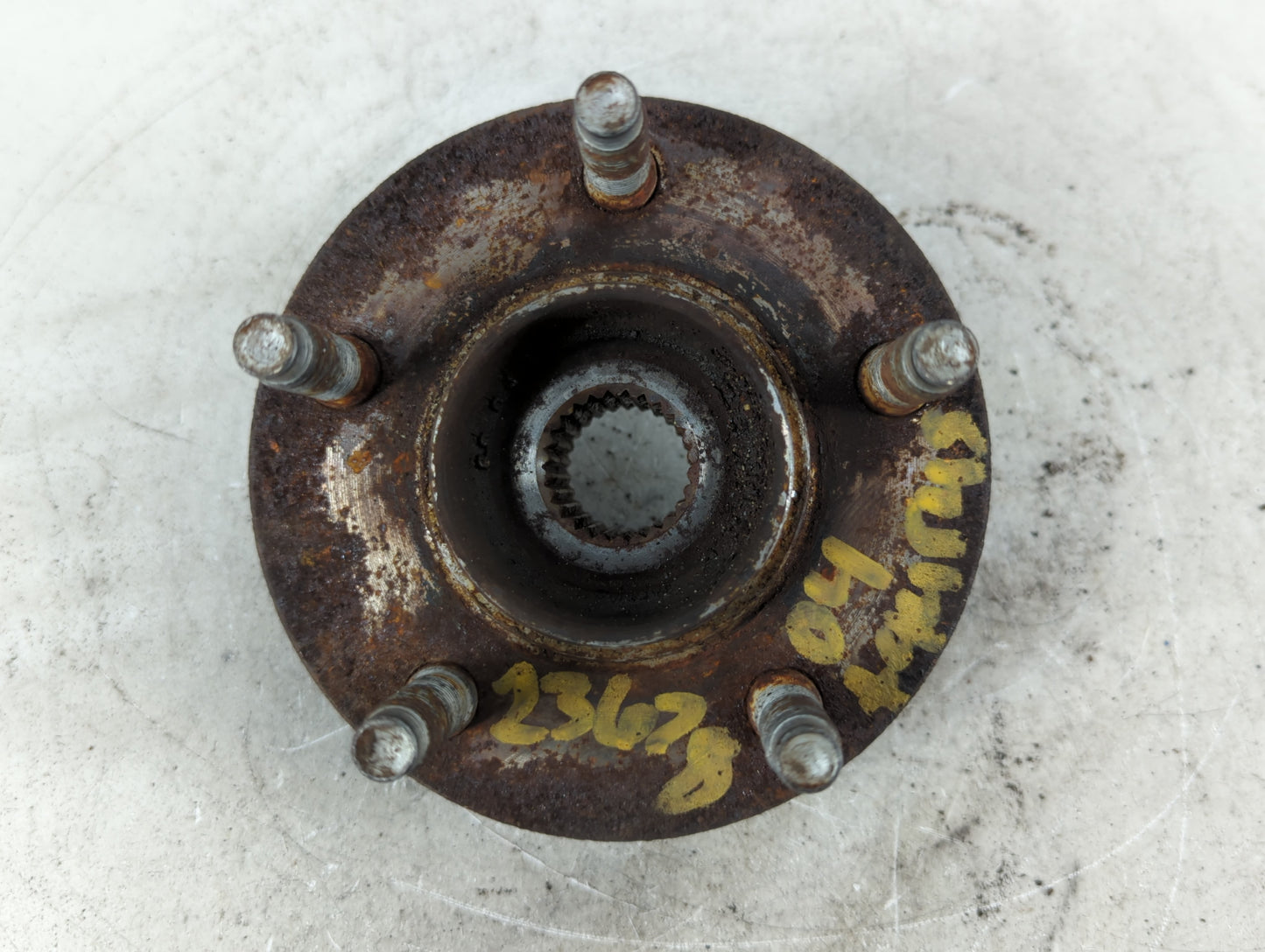 2004 Ford Taurus HUB - Oemusedautoparts1.com