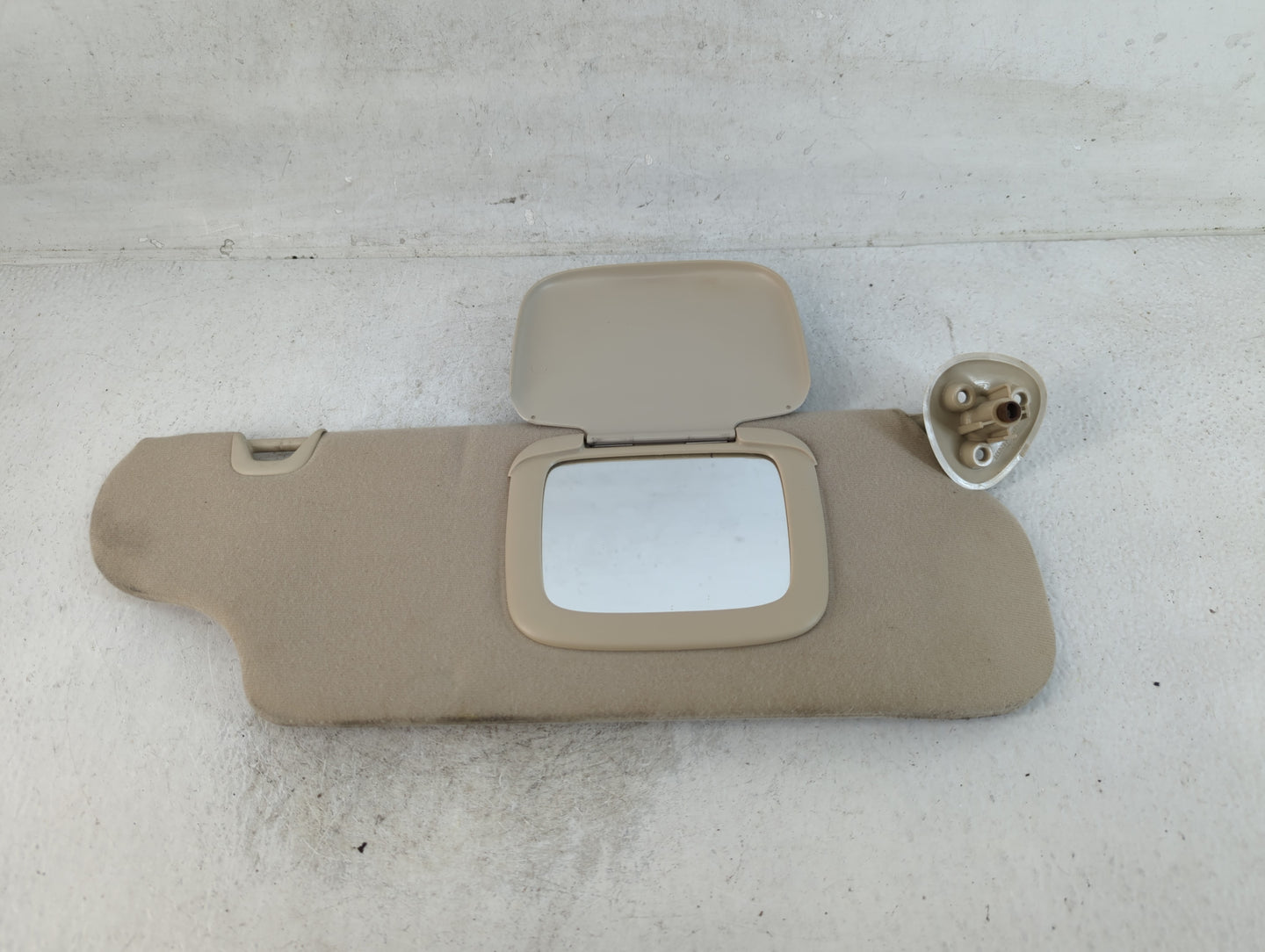 2004 Ford Taurus Sun Visor Shade Replacement Passenger Right Mirror Fits OEM Used Auto Parts - Oemusedautoparts1.com