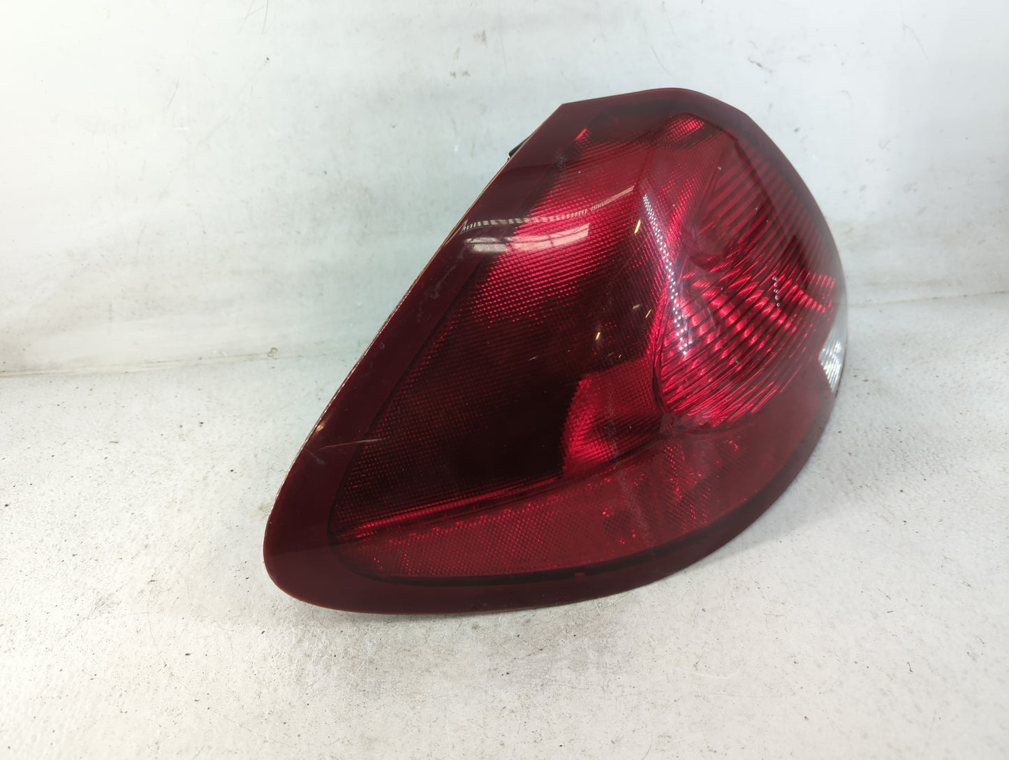 2004-2007 Ford Taurus Rear Center Lid Brake Light Tail Light P/N:ASYOYF1X-13B505-A Fits Fits 2004 2005 2006 2007 OEM Used Au