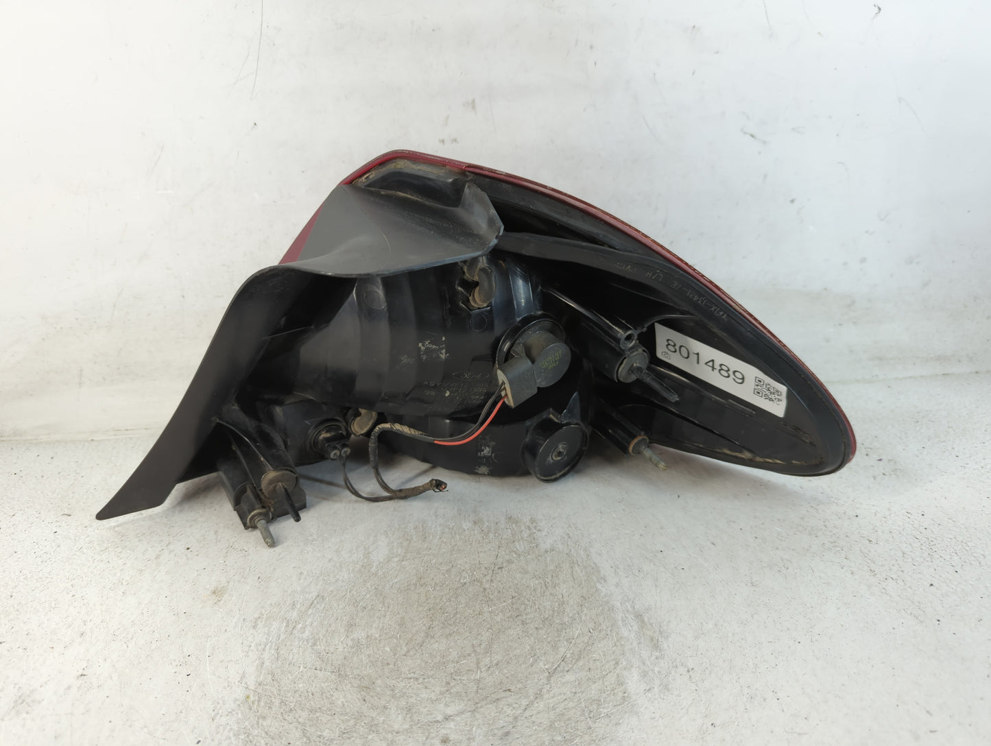 2004-2007 Ford Taurus Rear Center Lid Brake Light Tail Light P/N:ASYOYF1X-13B505-A Fits Fits 2004 2005 2006 2007 OEM Used Au