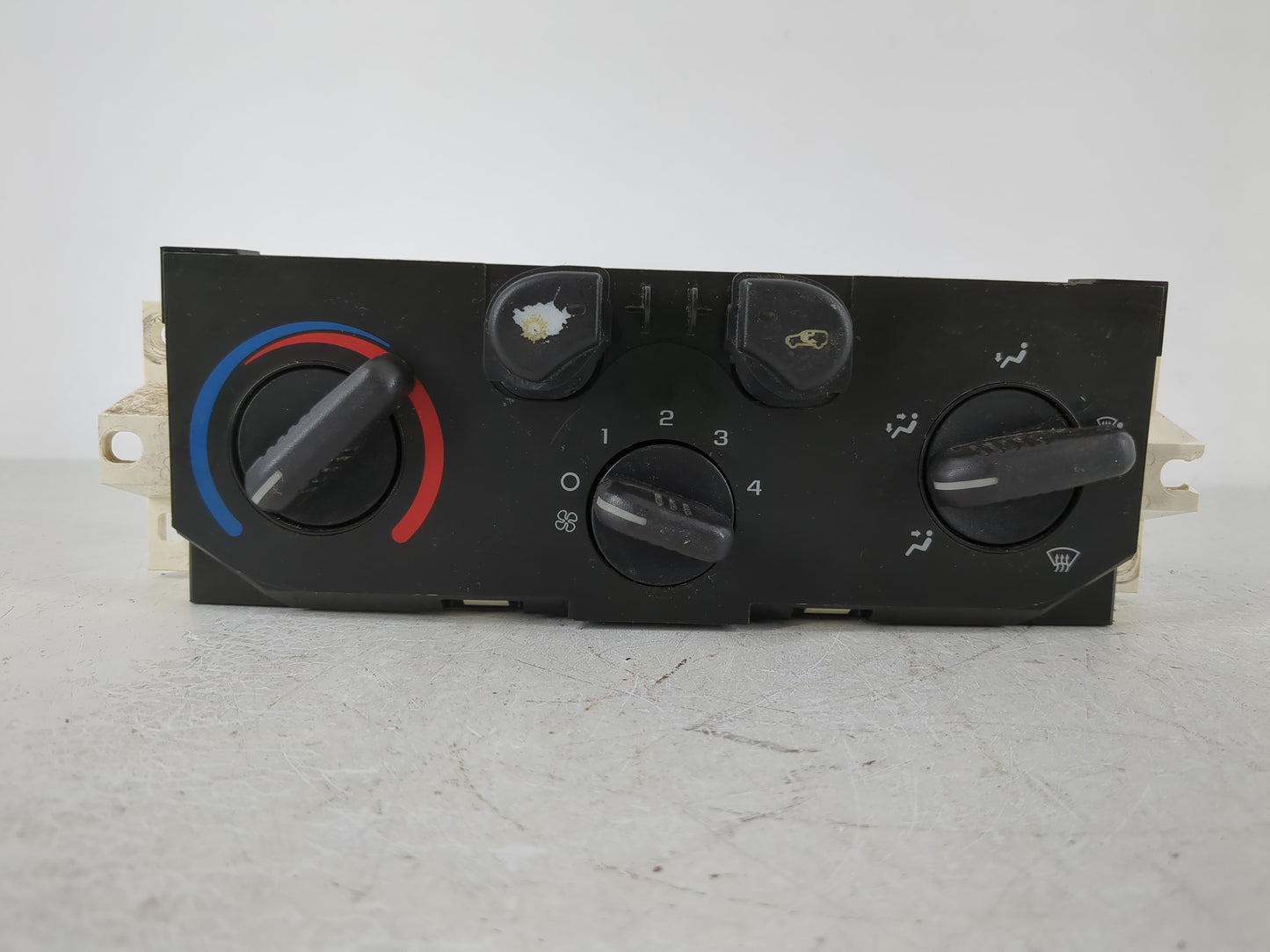 2004-2005 Gmc Canyon Climate Control Module Temperature AC/Heater Replacement P/N:15858833 Fits Fits 2004 2005 OEM Used Auto