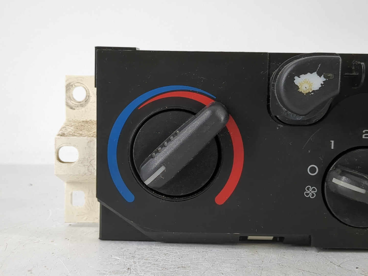 2004-2005 Gmc Canyon Climate Control Module Temperature AC/Heater Replacement P/N:15858833 Fits Fits 2004 2005 OEM Used Auto