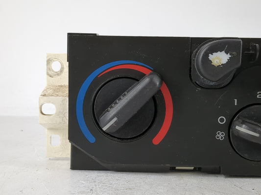 2004-2005 Gmc Canyon Climate Control Module Temperature AC/Heater Replacement P/N:15858833 Fits Fits 2004 2005 OEM Used Auto Parts