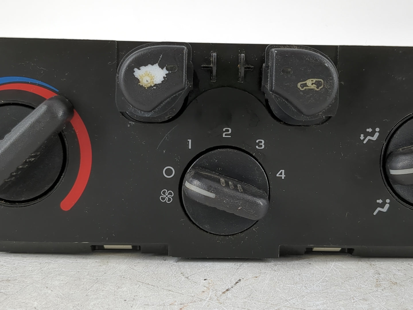 2004-2005 Gmc Canyon Climate Control Module Temperature AC/Heater Replacement P/N:15858833 Fits Fits 2004 2005 OEM Used Auto