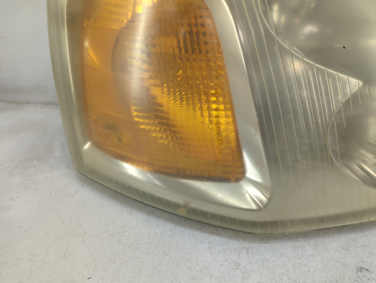2002-2009 Gmc Envoy Passenger Right Oem Head Light Headlight Lamp - Oemusedautoparts1.com