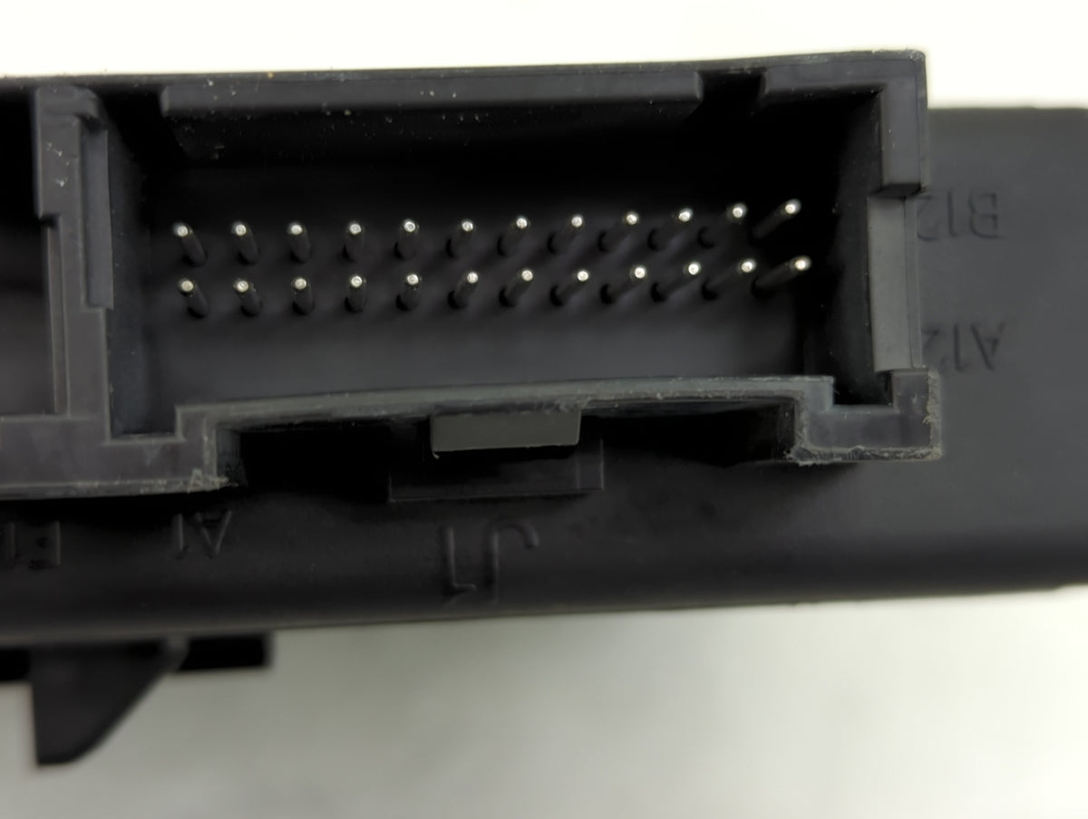 2004-2004 Gmc Envoy Body Control Module Bcm Inner Cabin Fuse Box 1121179 - Oemusedautoparts1.com
