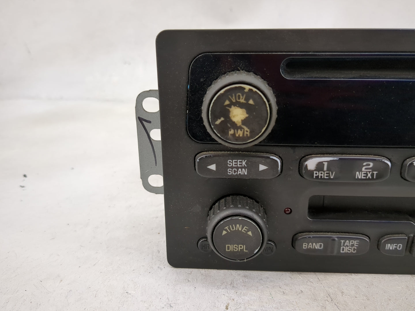 2004-2005 Gmc Envoy Radio Control Panel - Oemusedautoparts1.com