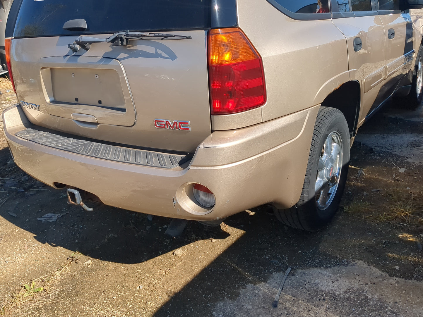2002-2009 Gmc Envoy Rear Bumper Assembly Oem 1207760 - Oemusedautoparts1.com