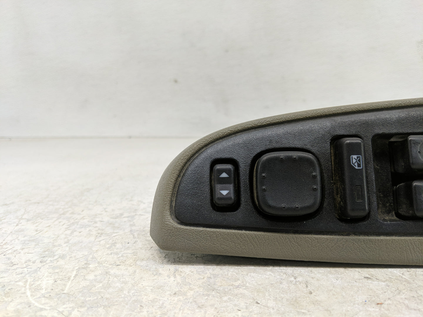 2002-2005 Gmc Envoy Master Power Window Switch Replacement Driver Side Left P/N:15112974 Fits Fits 2002 2003 2004 2005 OEM U