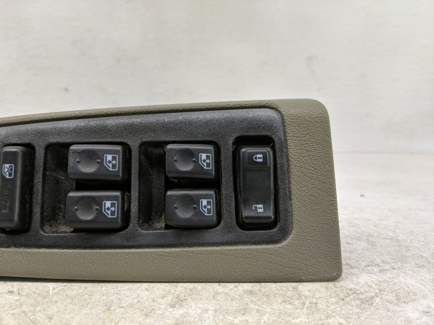 2002-2005 Gmc Envoy Master Power Window Switch Replacement Driver Side Left P/N:15112974 Fits Fits 2002 2003 2004 2005 OEM U