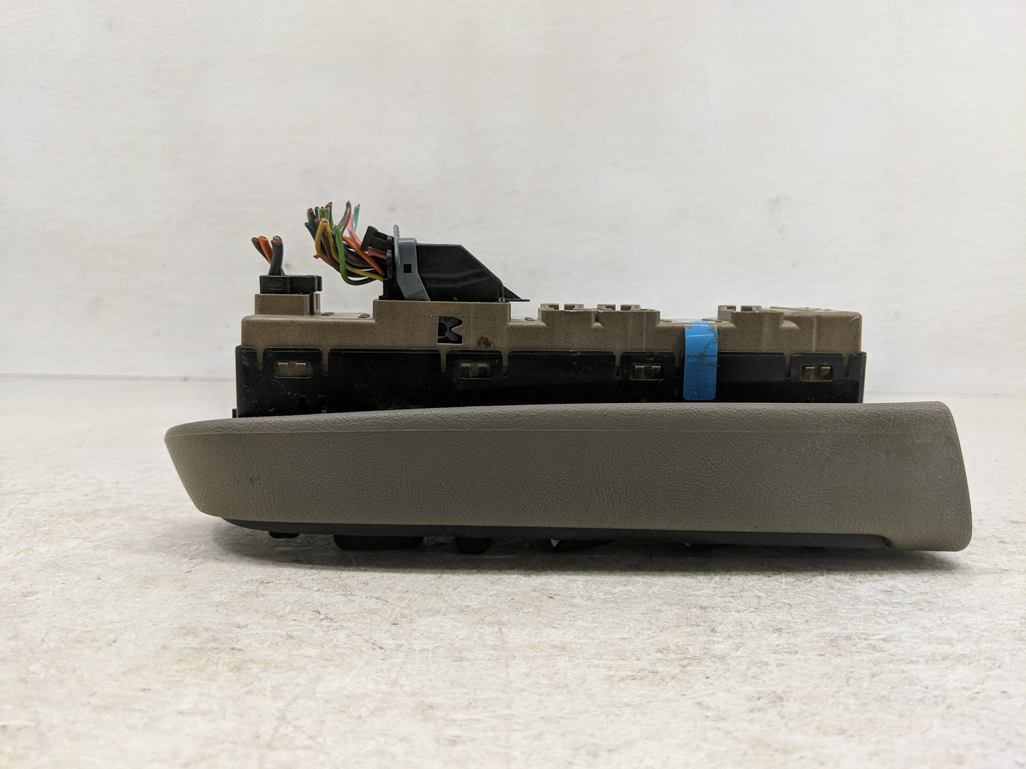 2002-2005 Gmc Envoy Master Power Window Switch Replacement Driver Side Left P/N:15112974 Fits Fits 2002 2003 2004 2005 OEM U