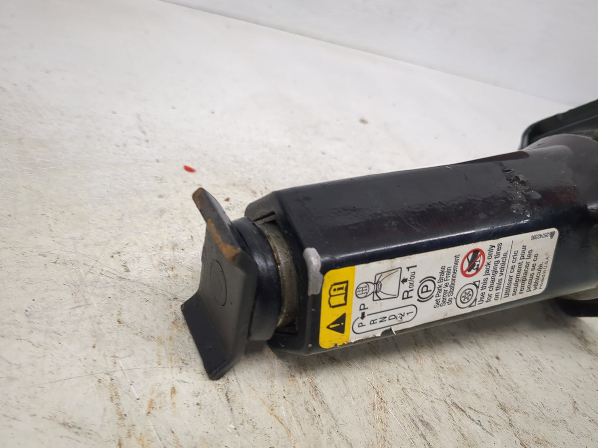 2004 Gmc Envoy Spare Scissor Car Jack 1513154 - Oemusedautoparts1.com