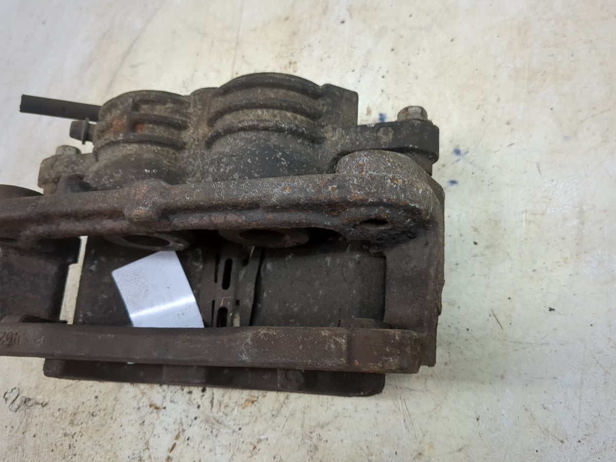 2004-2005 Gmc Envoy Front Driver Left Brake Caliper 1518815 - Oemusedautoparts1.com