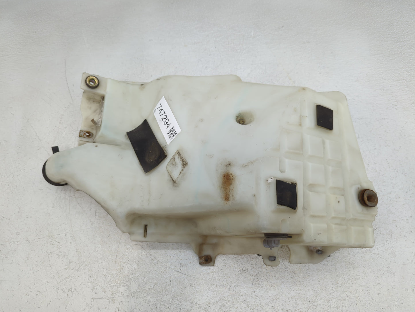 2002-2009 Gmc Envoy Windshield Washer Fluid Reservoir Bottle Oem - Oemusedautoparts1.com