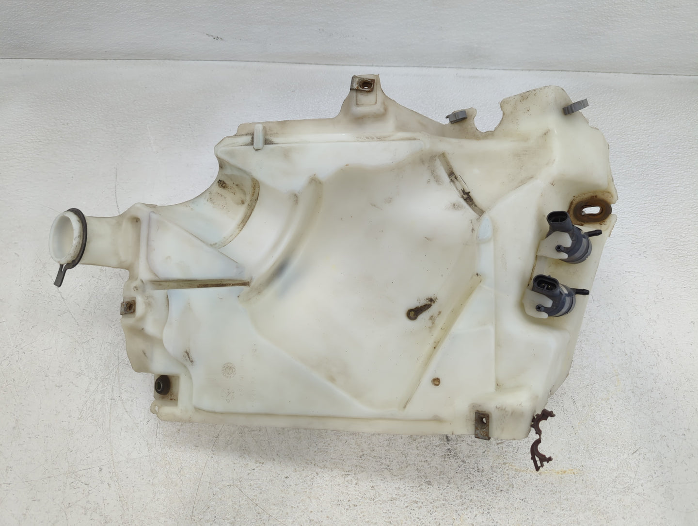 2002-2009 Gmc Envoy Windshield Washer Fluid Reservoir Bottle Oem - Oemusedautoparts1.com