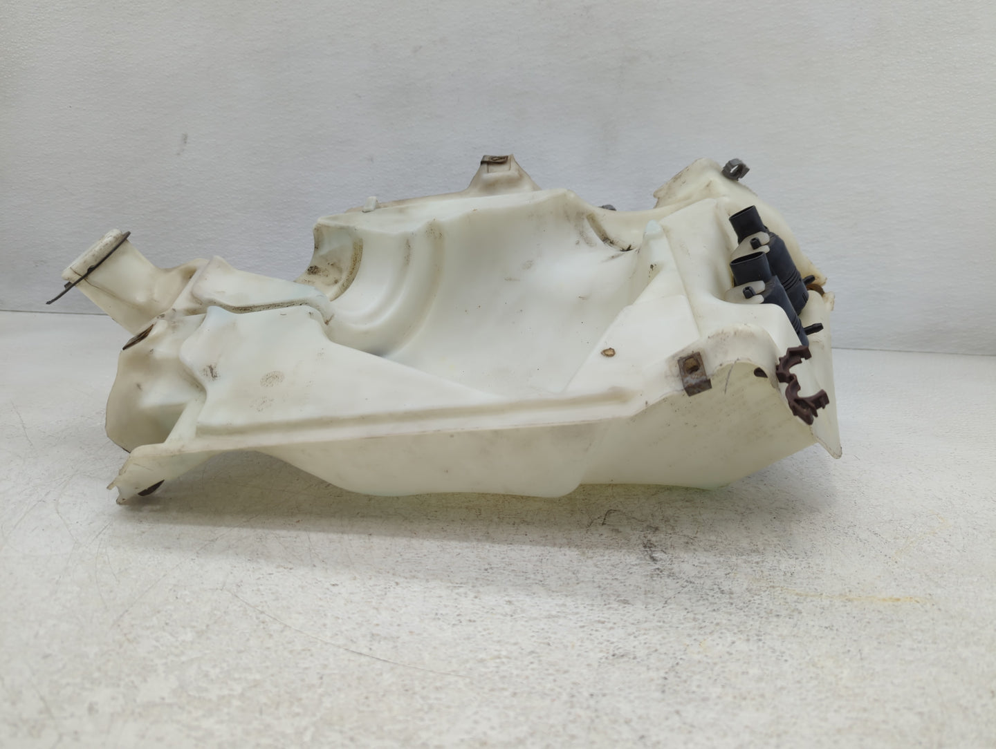2002-2009 Gmc Envoy Windshield Washer Fluid Reservoir Bottle Oem - Oemusedautoparts1.com