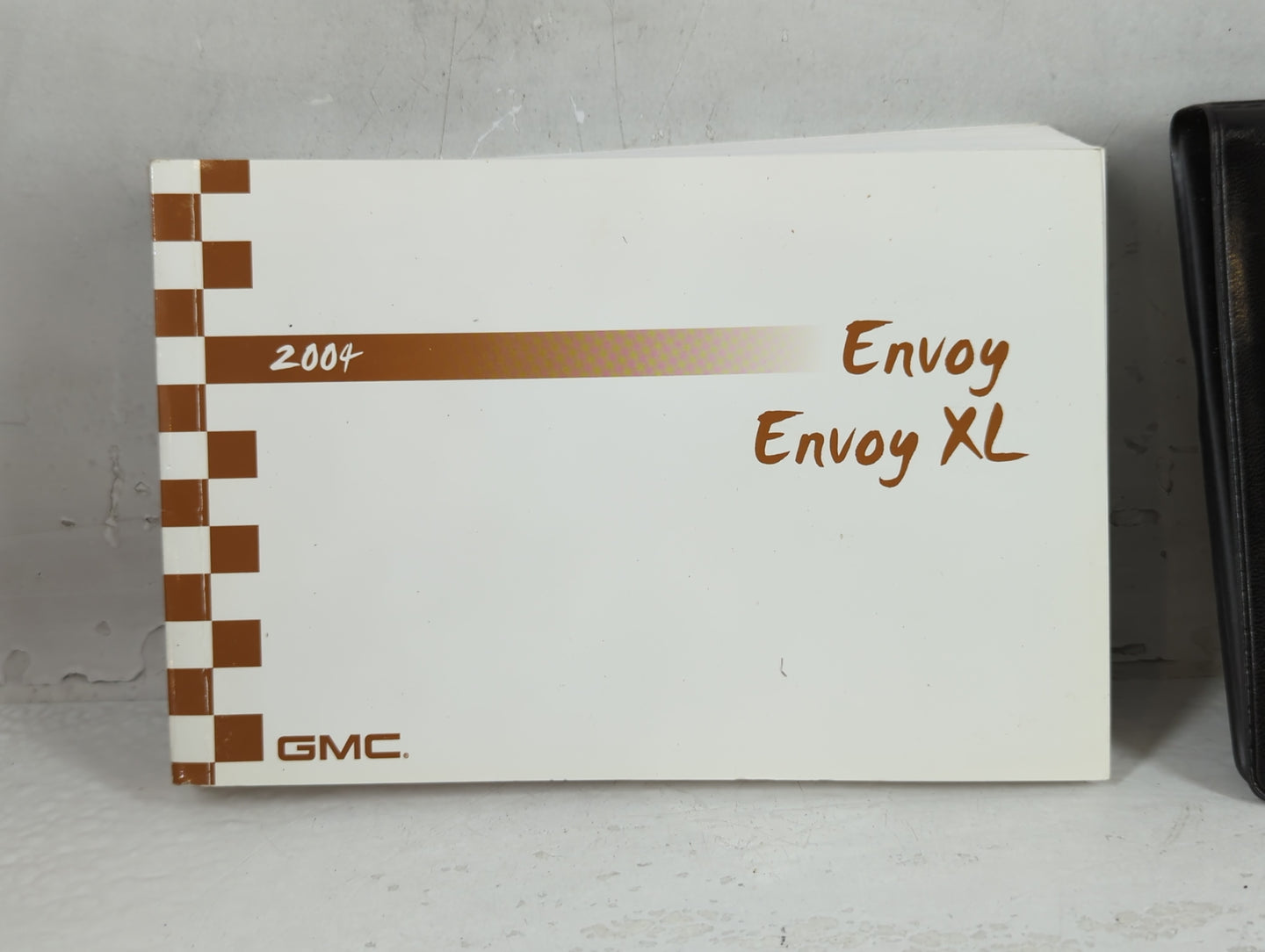 2004 Gmc Envoy Owners Manual Book Guide P/N:X 2438 OEM Used Auto Parts - Oemusedautoparts1.com
