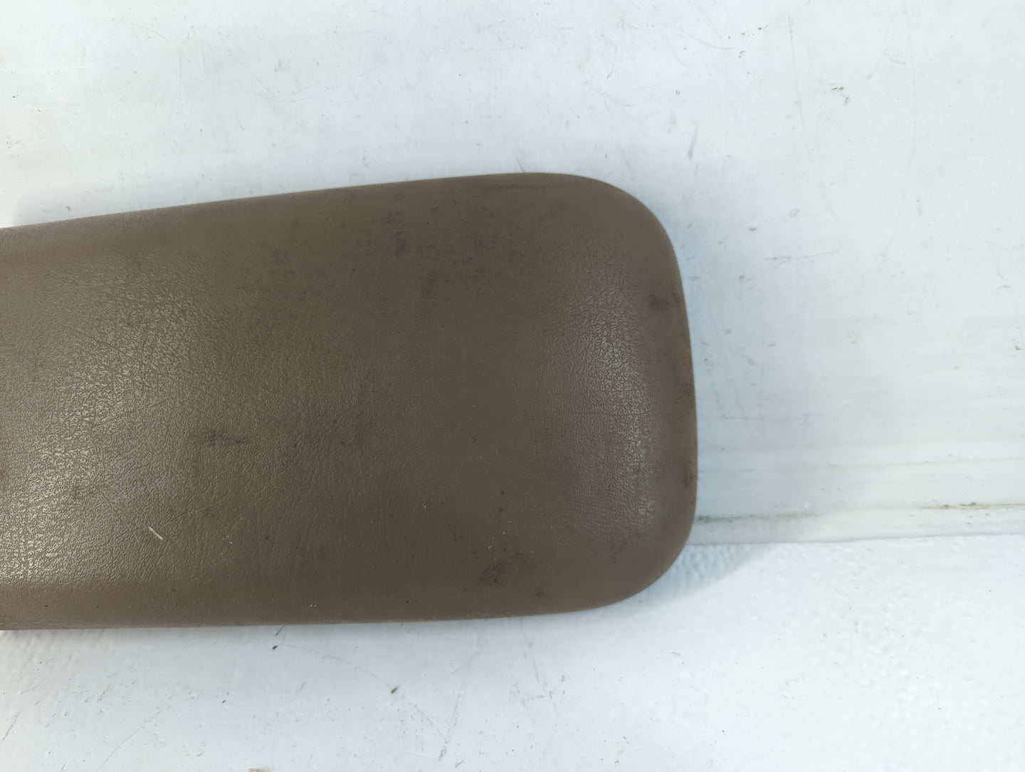 2004 Gmc Envoy Center Console Armrest Cover Lid Fits OEM Used Auto Parts - Oemusedautoparts1.com
