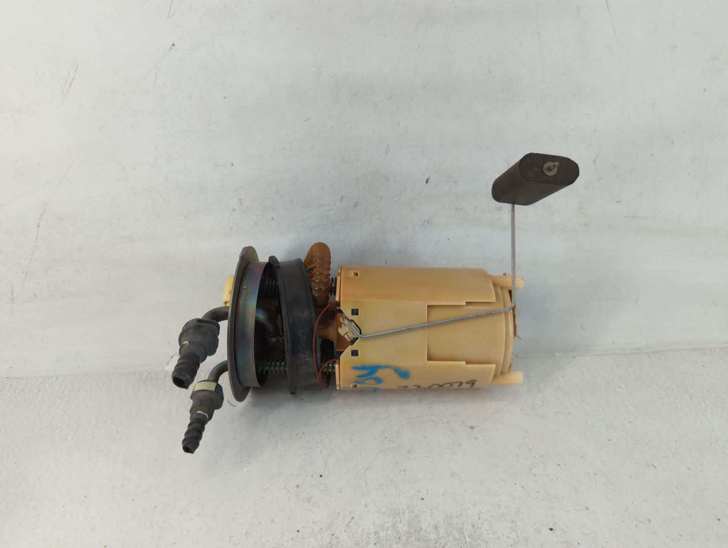 2002-2004 Gmc Envoy Electrical Gas Fuel Pump Assembly - Oemusedautoparts1.com