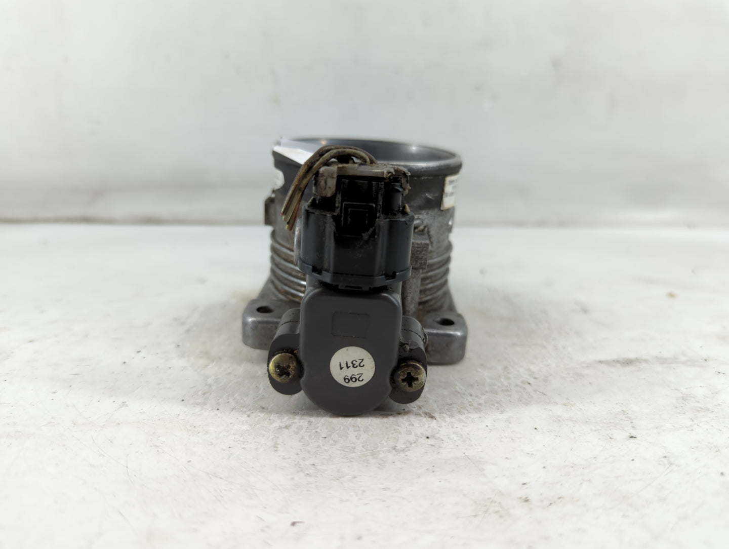 2003-2007 Gmc Envoy Throttle Body P/N:121996 Fits Fits 2003 2004 2005 2006 2007 OEM Used Auto Parts - Oemusedautoparts1.com