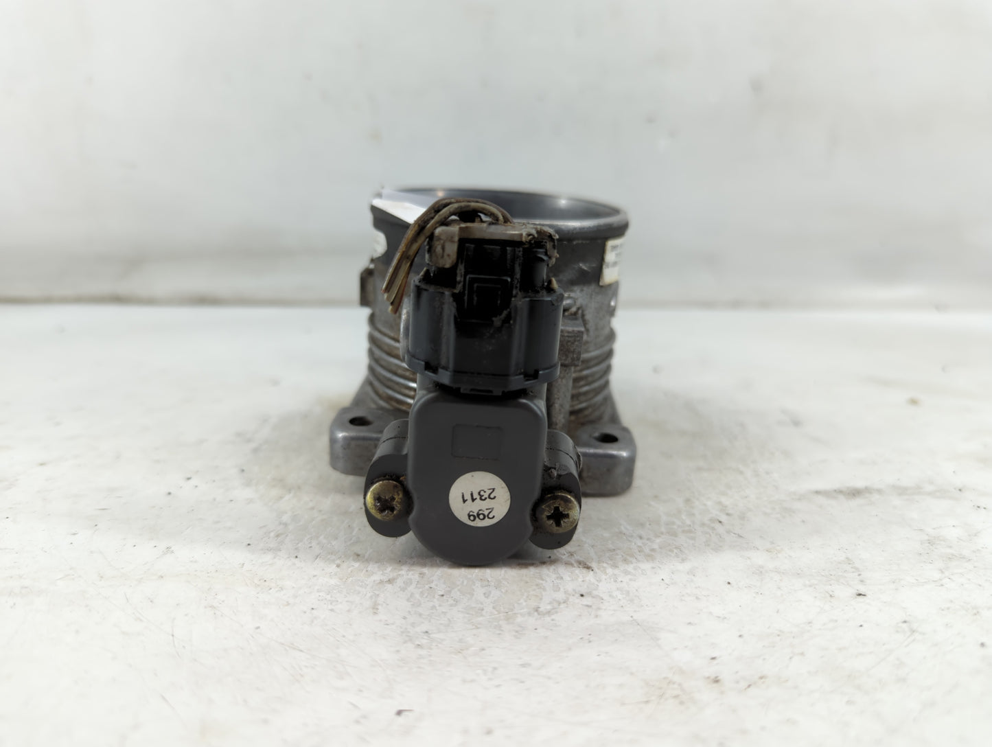2003-2007 Gmc Envoy Throttle Body P/N:121996 Fits Fits 2003 2004 2005 2006 2007 OEM Used Auto Parts - Oemusedautoparts1.com