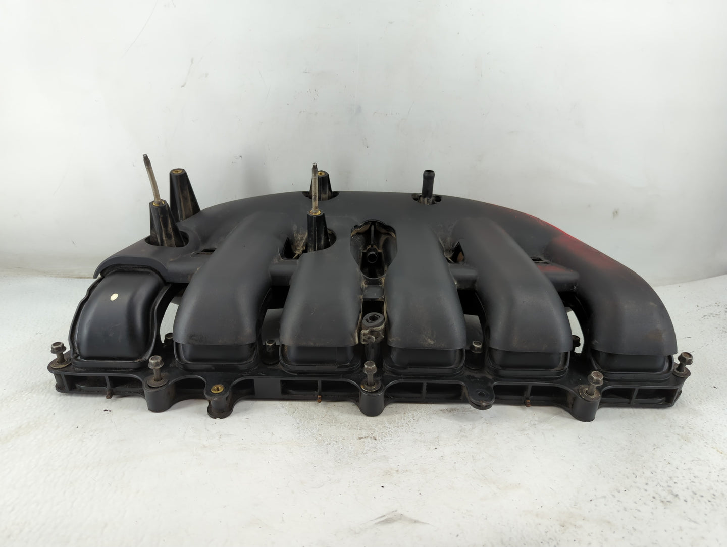 2002-2007 Gmc Envoy Air Intake Manifold Fits Fits 2002 2003 2004 2005 2006 2007 OEM Used Auto Parts - Oemusedautoparts1.com