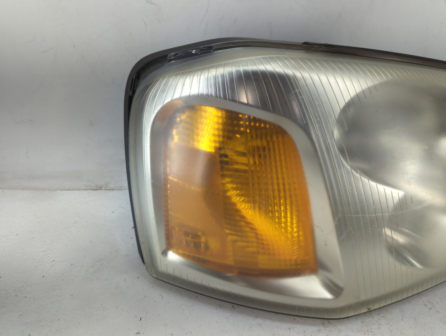 2002-2009 Gmc Envoy Passenger Right Oem Head Light Headlight Lamp - Oemusedautoparts1.com