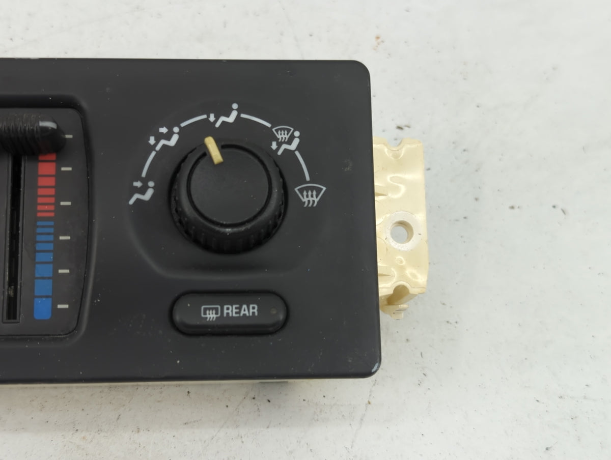 2003-2009 Gmc Envoy Climate Control Module Temperature AC/Heater Replacement P/N:15195333 Fits OEM Used Auto Parts - Oemused