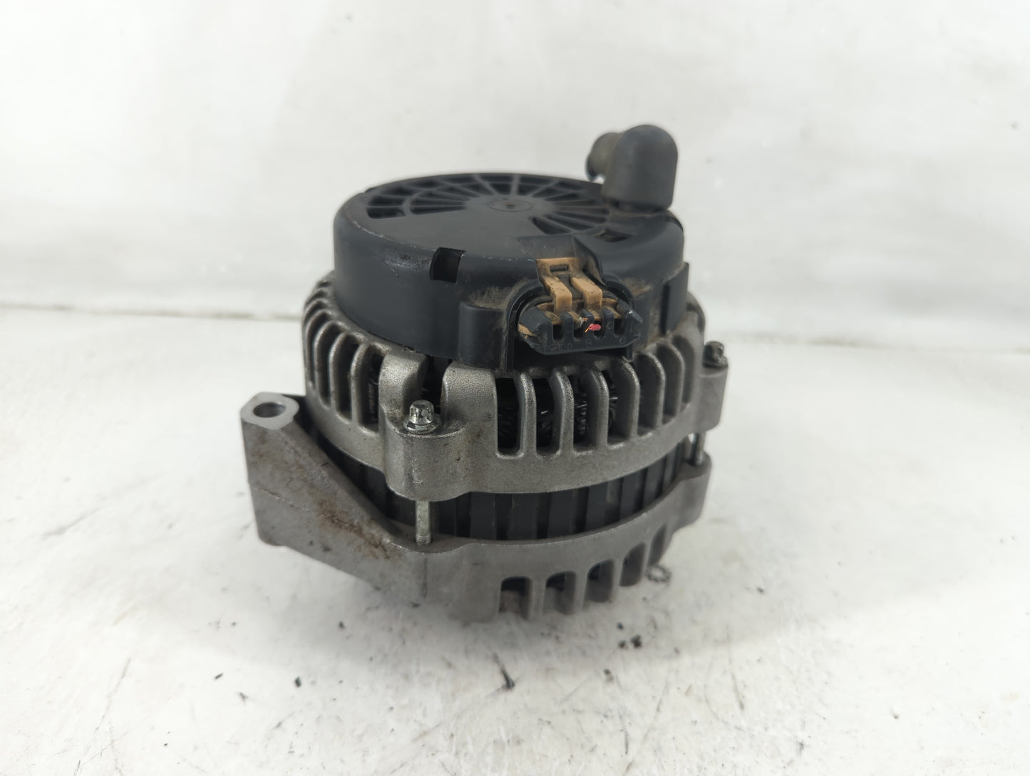2004-2005 Gmc Envoy Xuv Alternator Replacement Generator Charging Assembly Engine OEM P/N:15754097A Fits OEM Used Auto Parts