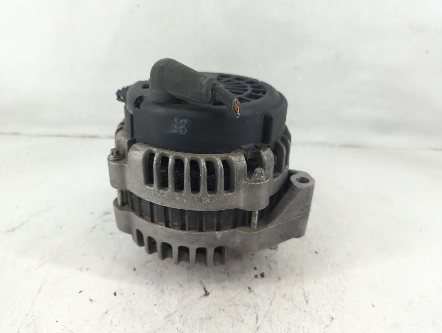 2004-2005 Gmc Envoy Xuv Alternator Replacement Generator Charging Assembly Engine OEM P/N:15754097A Fits OEM Used Auto Parts