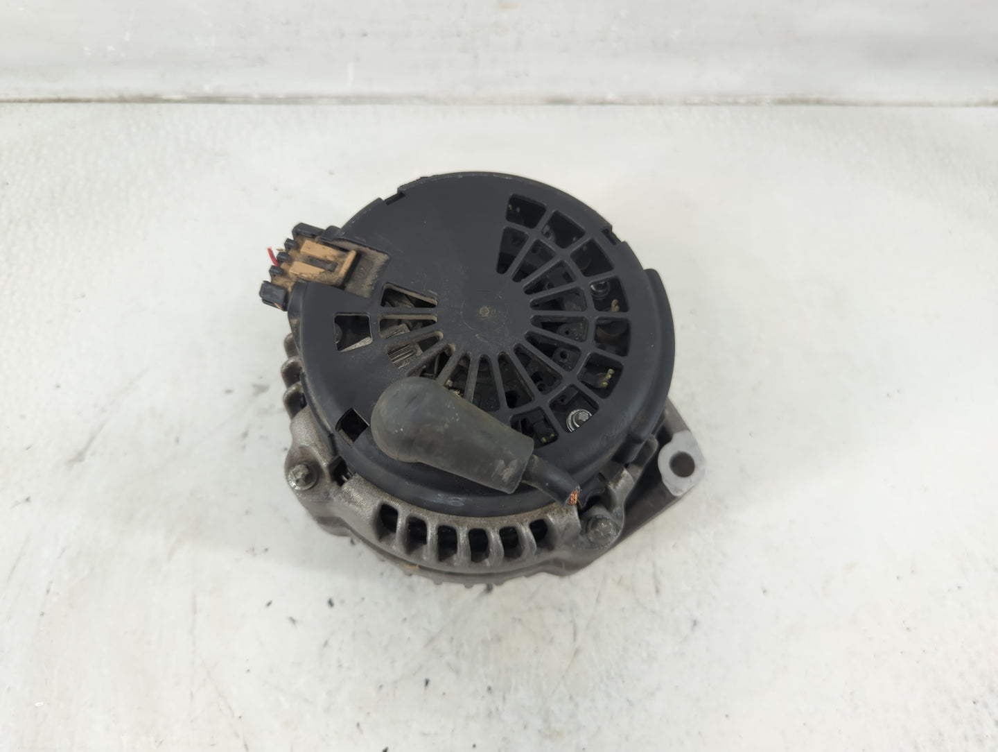 2004-2005 Gmc Envoy Xuv Alternator Replacement Generator Charging Assembly Engine OEM P/N:15754097A Fits OEM Used Auto Parts