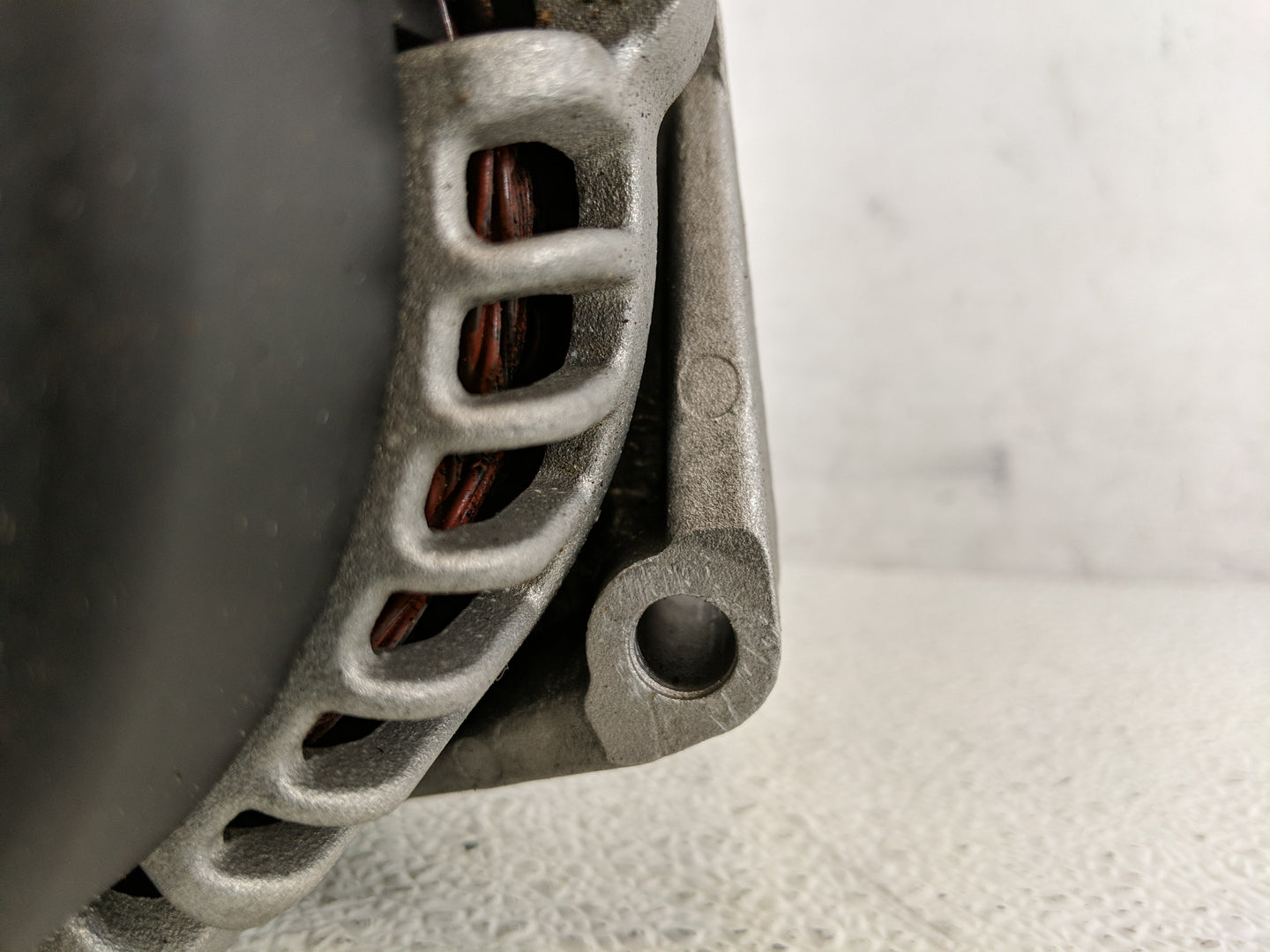 2004-2005 Gmc Envoy Xuv Alternator Replacement Generator Charging Assembly Engine OEM Fits OEM Used Auto Parts - Oemusedauto