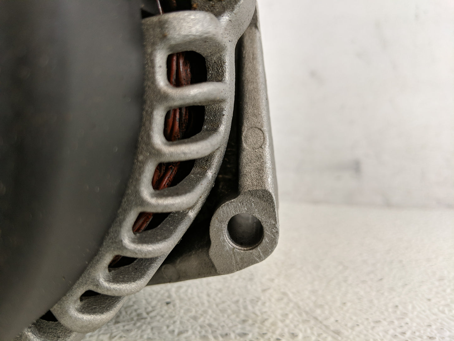 2004-2005 Gmc Envoy Xuv Alternator Replacement Generator Charging Assembly Engine OEM Fits OEM Used Auto Parts - Oemusedauto