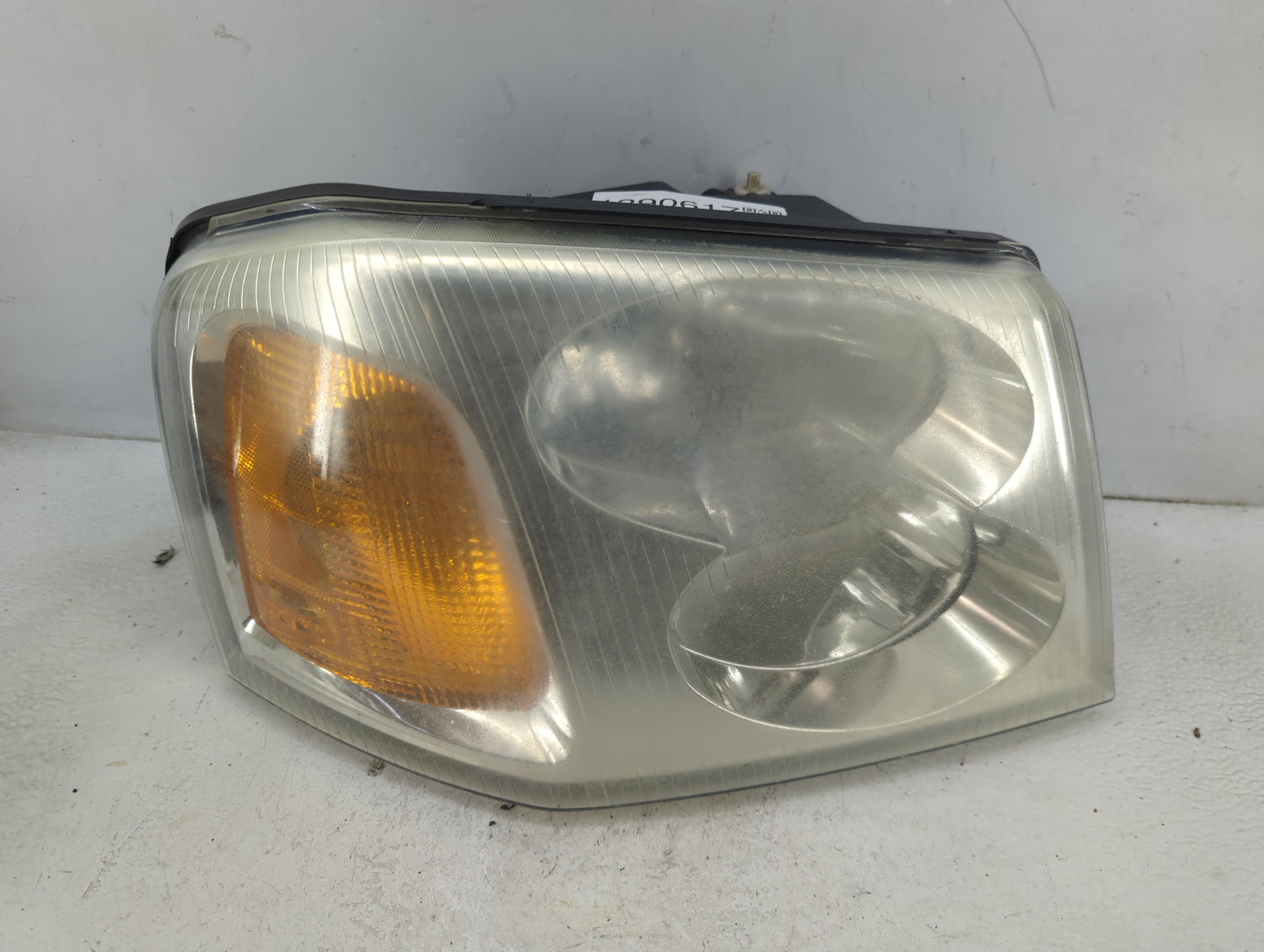 2004-2005 Gmc Envoy Xuv Driver Left Oem Head Light Headlight Lamp - Oemusedautoparts1.com
