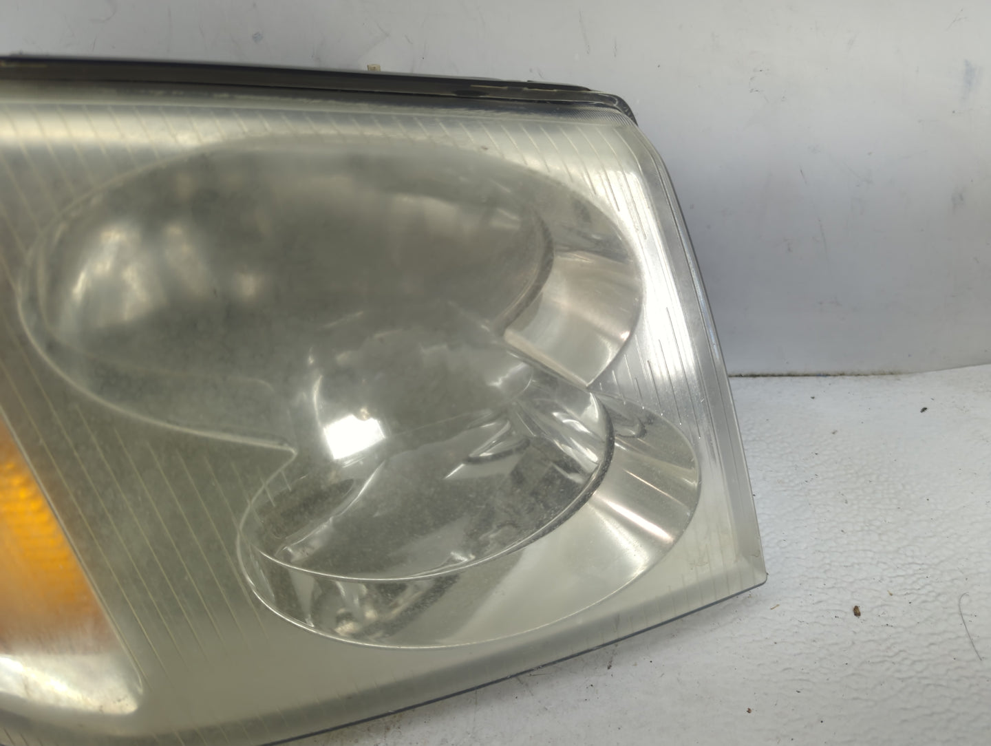 2004-2005 Gmc Envoy Xuv Driver Left Oem Head Light Headlight Lamp - Oemusedautoparts1.com