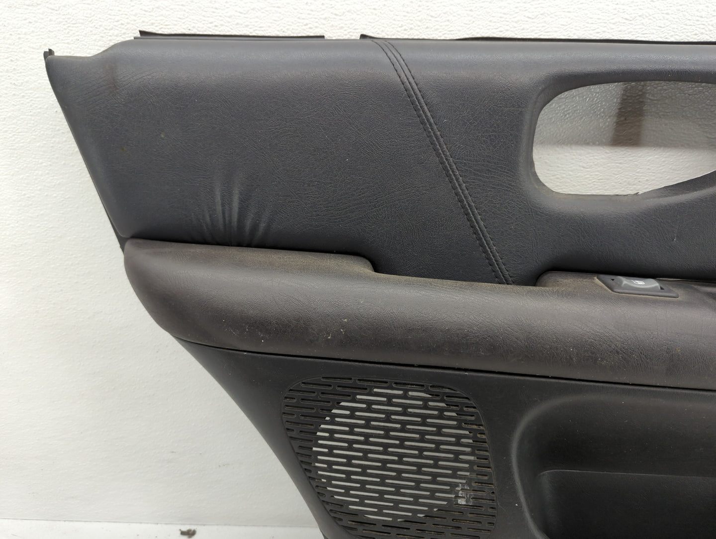 2004 Gmc Jimmy Front Right Passenger Interior Door Panel Trim - Oemusedautoparts1.com