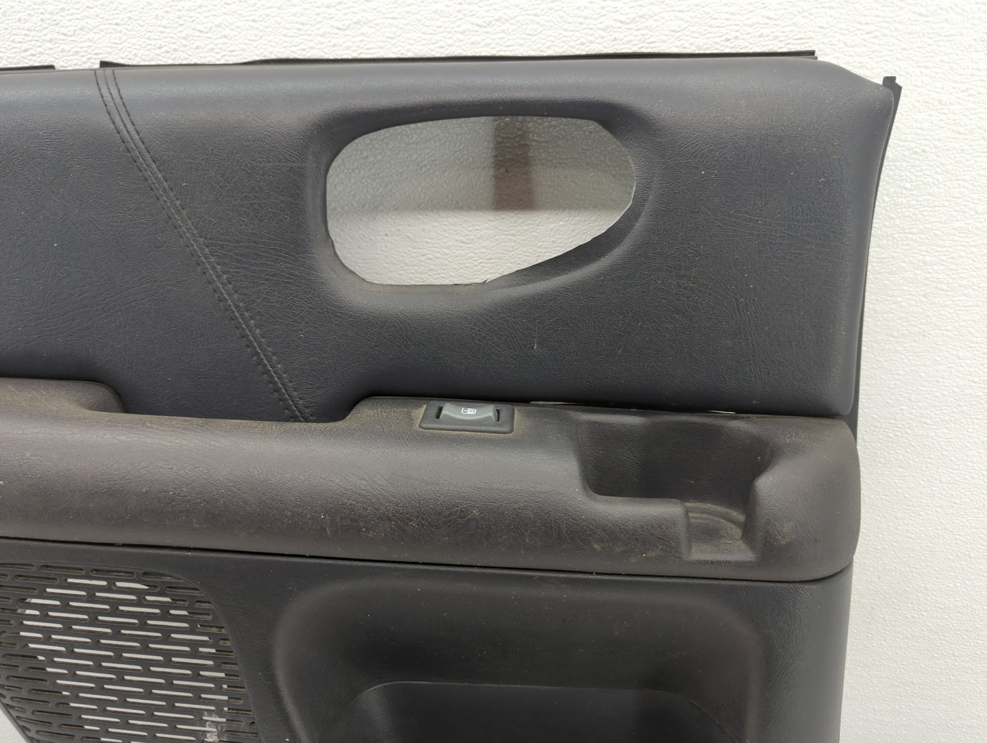 2004 Gmc Jimmy Front Right Passenger Interior Door Panel Trim - Oemusedautoparts1.com