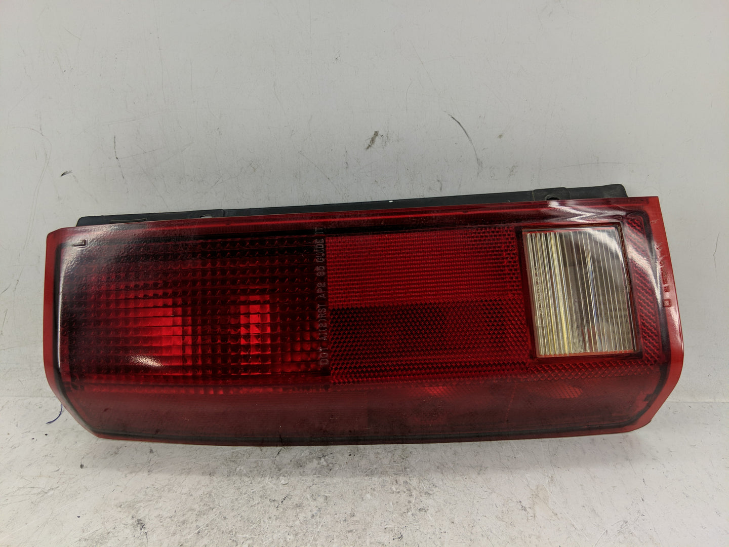 1985-2005 Gmc Safari Tail Light Assembly Driver Left OEM P/N:5978023 Fits OEM Used Auto Parts - Oemusedautoparts1.com